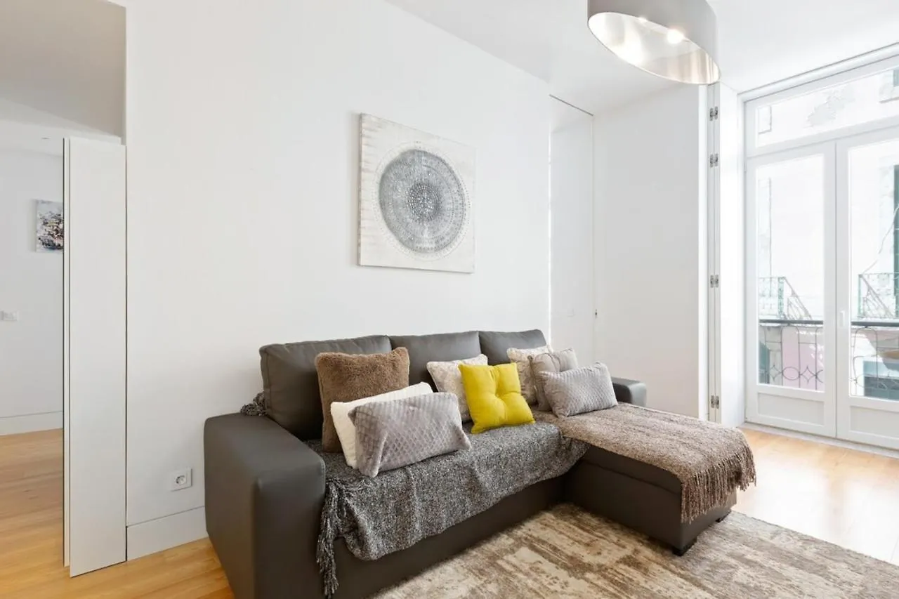 Spacious 1 Bedroom Apartment Near Baixa Лиссабон 0*,
