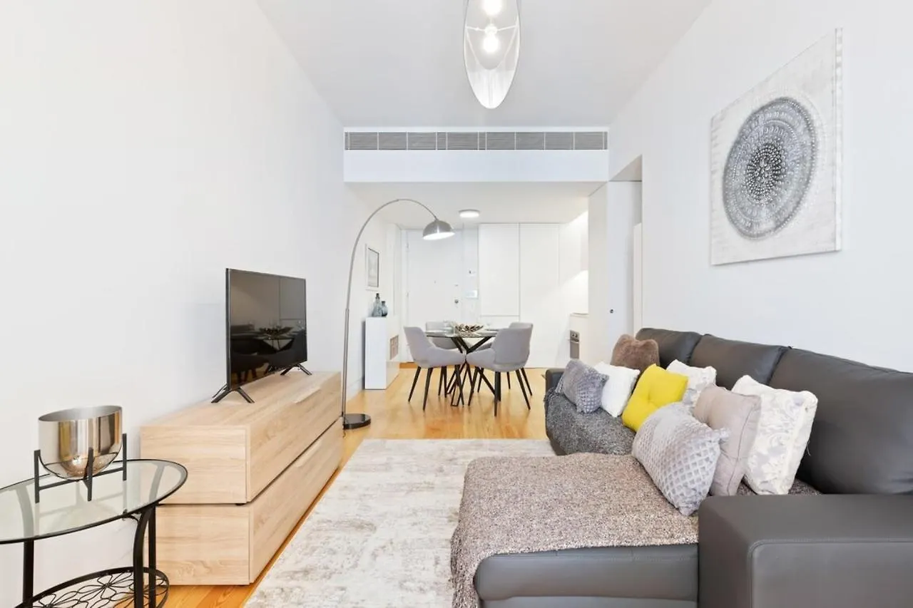 Spacious 1 Bedroom Apartment Near Baixa Лиссабон
