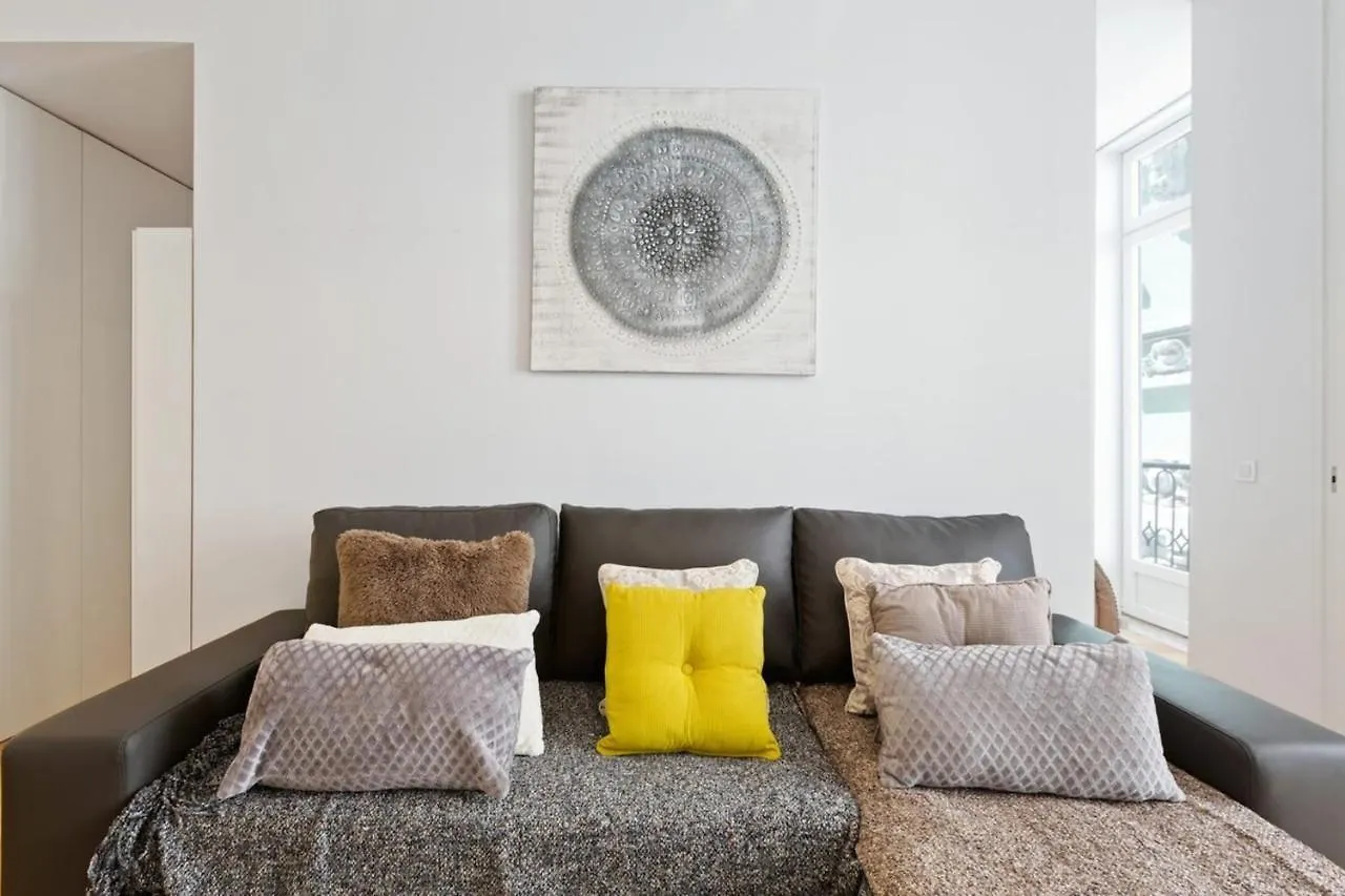 Spacious 1 Bedroom Apartment Near Baixa Лиссабон
