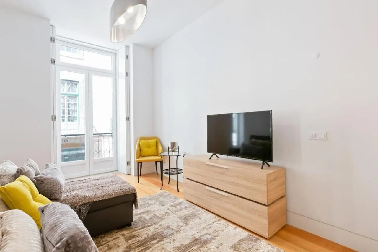 Spacious 1 Bedroom Apartment Near Baixa Лиссабон