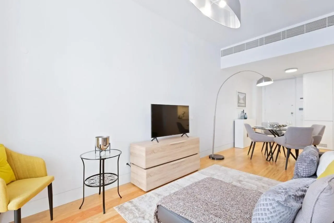 Spacious 1 Bedroom Apartment Near Baixa Lizbona